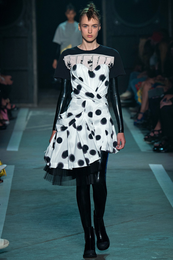 Marc-by-Marc-Jacobs-Spring-2015-NYFW-Asymmetrical-Polka-Dot-Pleated-Dress-Latex-Bodysuit-Plastic-Boots-Glamazonsblog