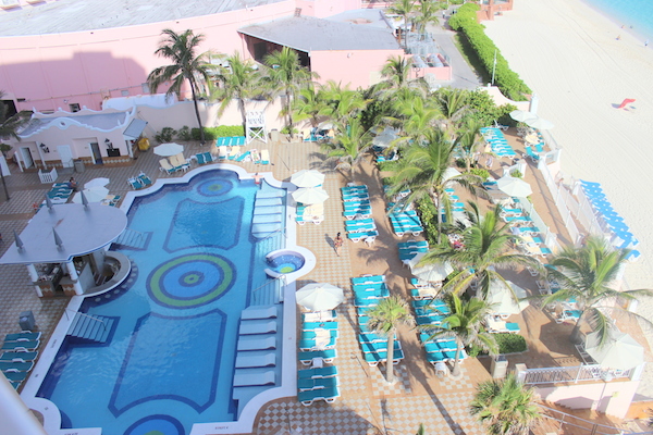 bahamas-riu-hotel-pool-glamazons-blog