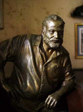 cuba-havana-ernest-hemingway-statue-floridita-glamazons-blog