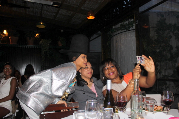 erykah-badu-selfies-essence-magazine-cover-dinner-glamazons-blog