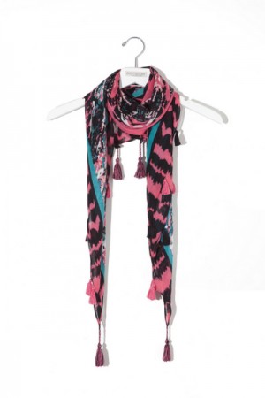 eva-mendes-new-york-company-print-scarf-summer-june