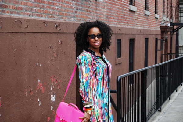 jessica-c-andrews-street-style-prabal-gurung-for-target-shirt-dress-hm-neon-satchel-christian-louboutin-black-pumps