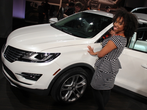 Glamazon Wheels: The Lincoln MKC Comes With an App That Can Start The Car Remotely!