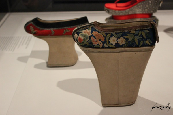manchu-womans-shoes-19th-century-qing-dynasty-chinese-brooklyn-museum-killer-heels-exhibit-glamazons-blog