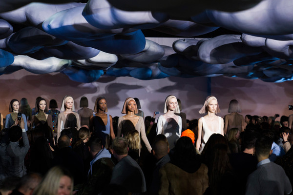 marc-jacobs-fall-2014-clouds-new-york-fashion-week