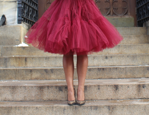 street-style-asos-full-midi-skirt-in-mesh-oxblood-asos-cropped-sweater-with-roll-neck-leopard-just-fab-vivienne-jessica-c-andrews-glamazons-blog-2