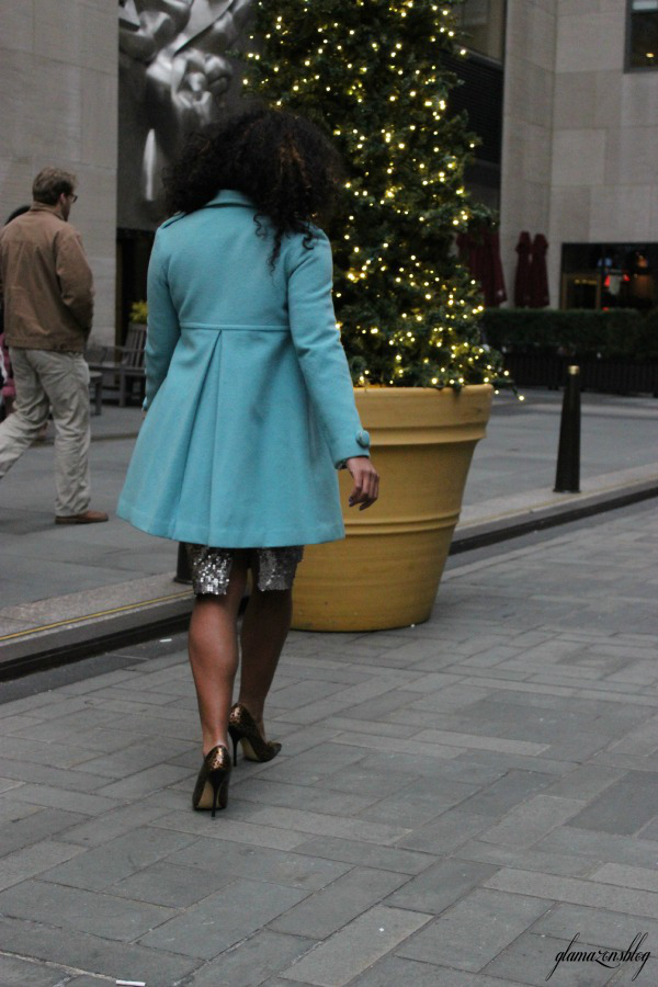 street-style-blue-coat-express-sequin-pencil-skirt-hm-statement-necklace-rockefeller-center-christmas-tree-glamazons-blog-7-edit
