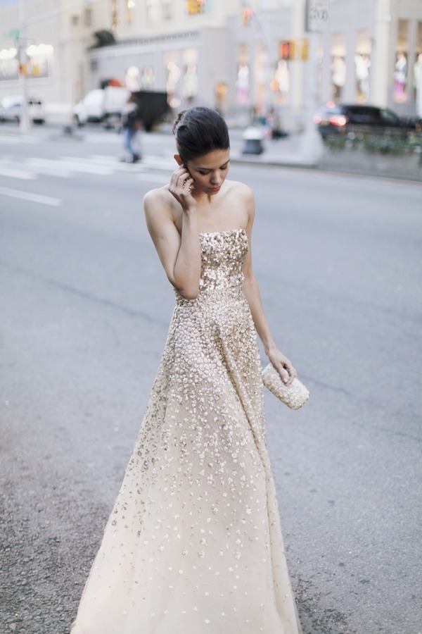 street-style-gold-gown-oscar-de-la-renta