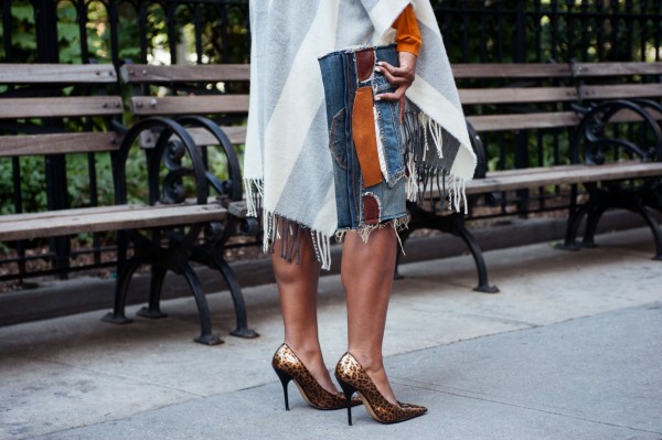 street-style-poncho-denim-patchwork-clutch-leopard-pumps-jessica-c-andrews-glamazons-blog-2