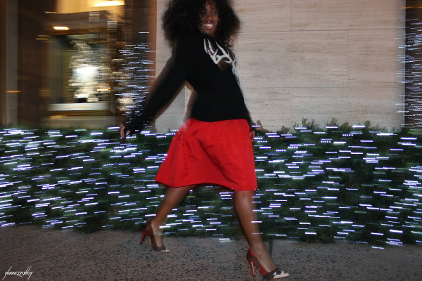 street-style-ugly-christmas-sweater-express-red-full-skirt-alice-olivia-stacey-face-pumps-5th-avenue-holiday-store-windows-new-york-city-jessica-c-andrews-glamazons-blog-7-new